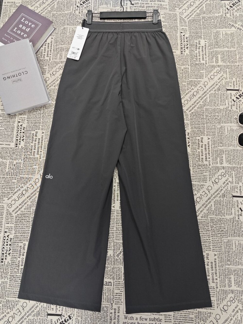 ALO Yoga Dark Grey🍩Women's Relaxed Fit Suit Up Pants | Regular NWT - Picture 4 of 8
